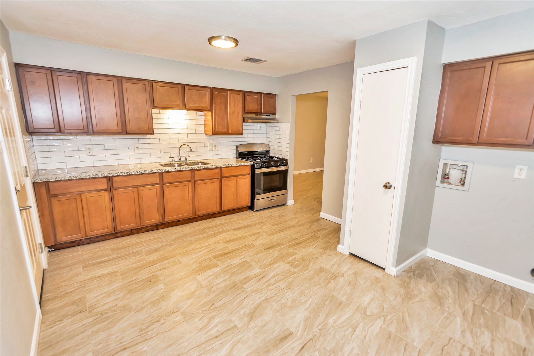 1226 Northview Drive , Angleton, TX, 77515 | 61570687 | Realty Texas LLC