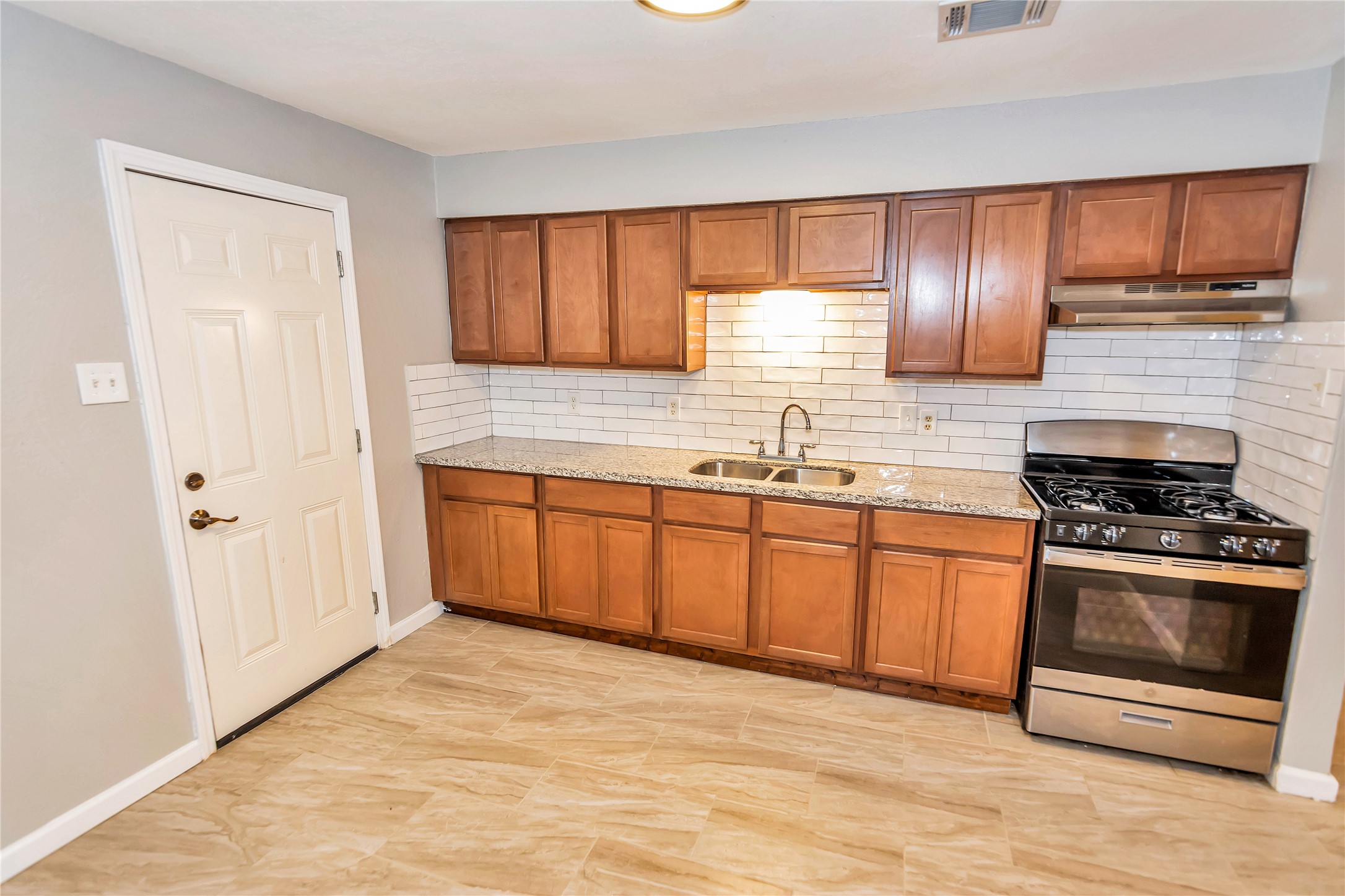 1226 Northview Drive , Angleton, TX, 77515 | 61570687 | Realty Texas LLC