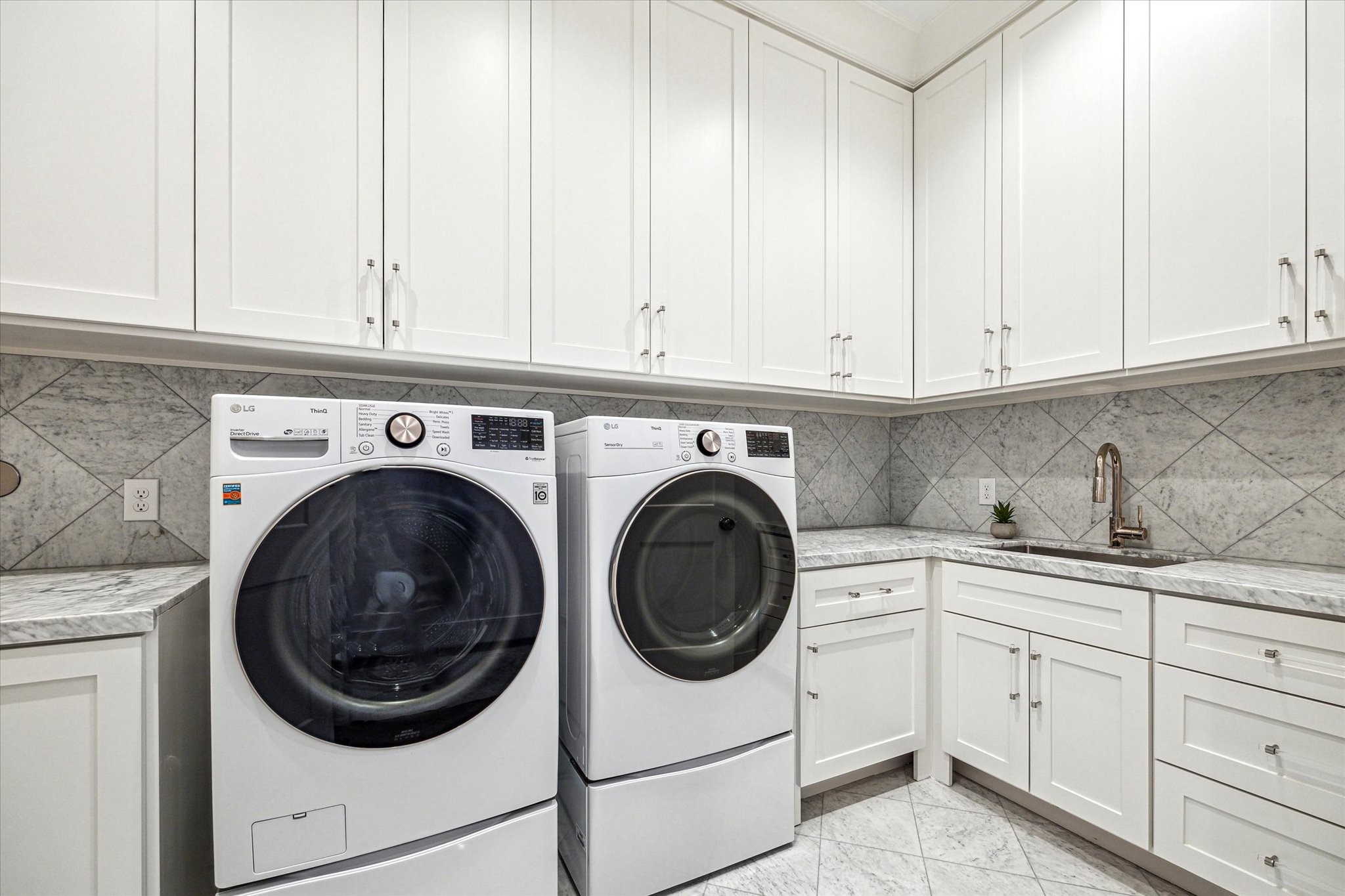 2116 Looscan Lane , Houston, TX, 77019 | 92600075 | Realty Texas LLC