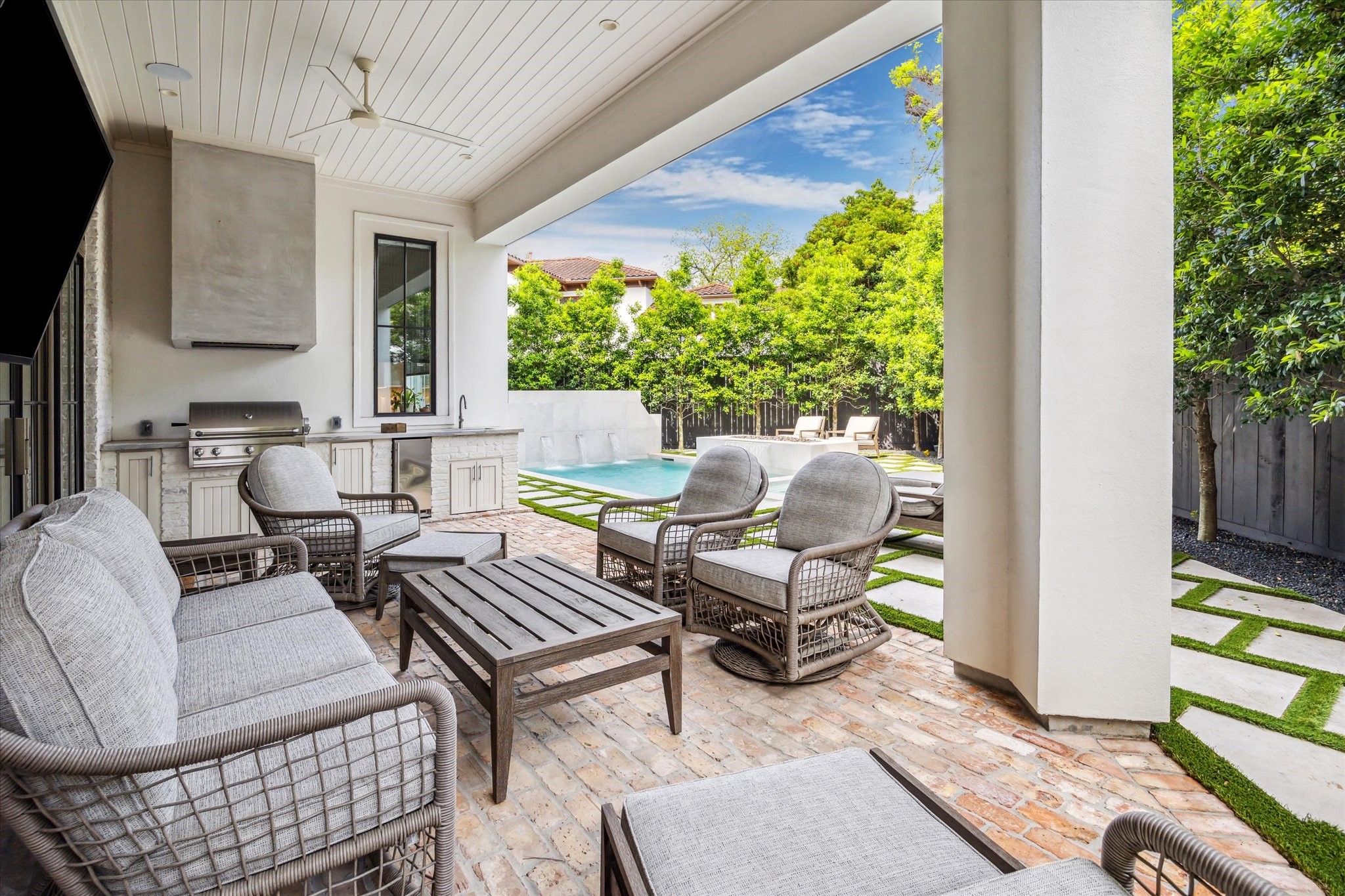 2116 Looscan Lane , Houston, TX, 77019 | 92600075 | Realty Texas LLC