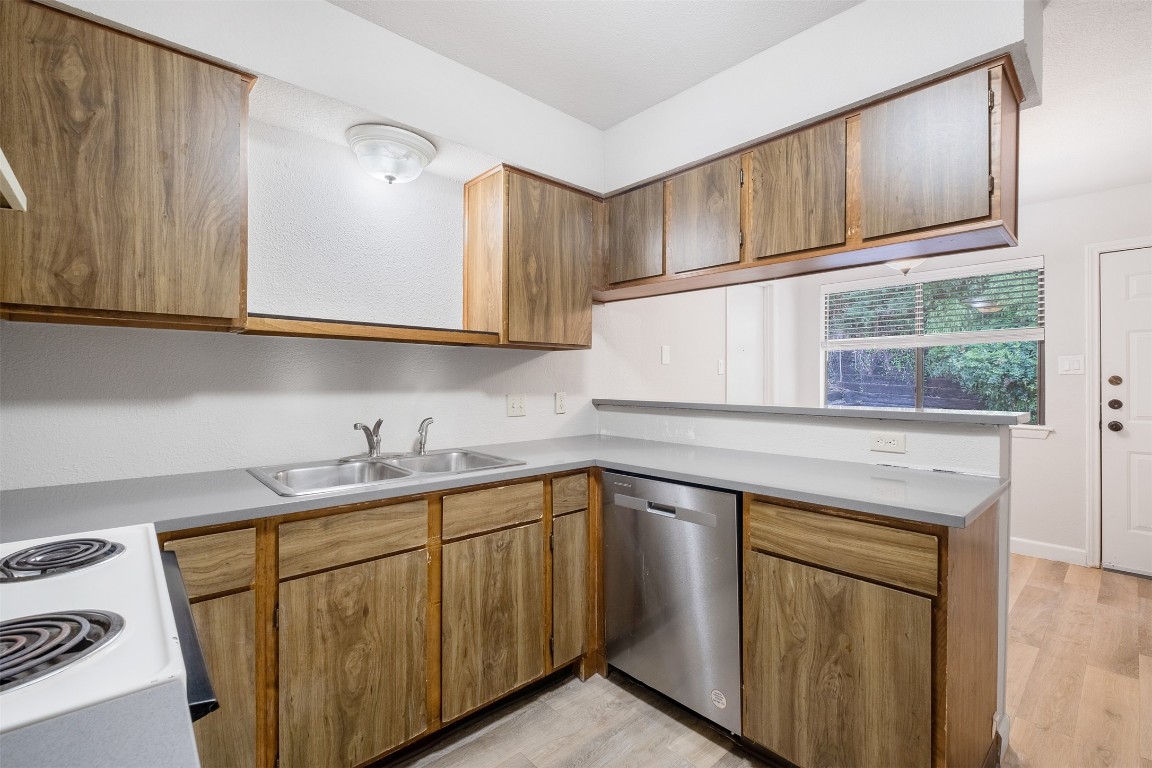 6811 Thorncliffe Drive B , Austin, TX, 78731 | 2270888 | Realty Texas LLC