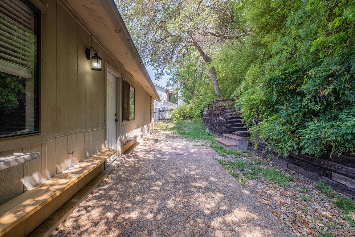 6811 Thorncliffe Drive B , Austin, TX, 78731 | 2270888 | Realty Texas LLC