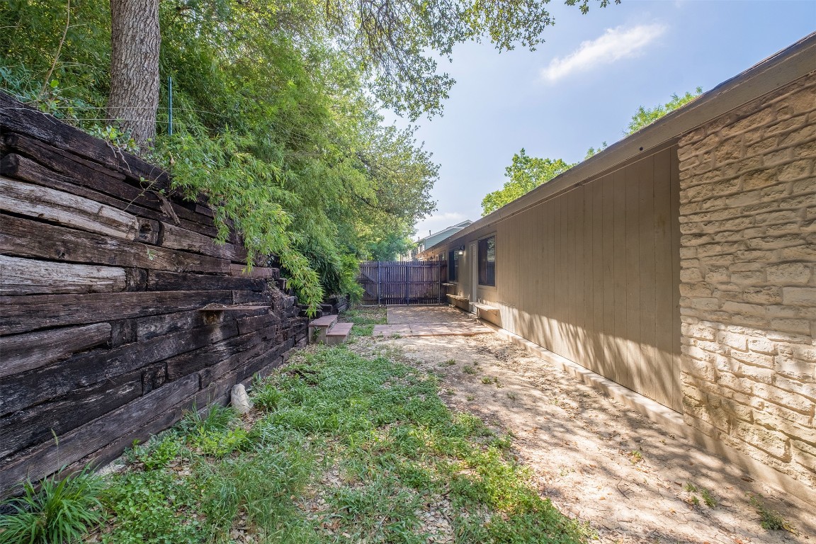 6811 Thorncliffe Drive B , Austin, TX, 78731 | 2270888 | Realty Texas LLC