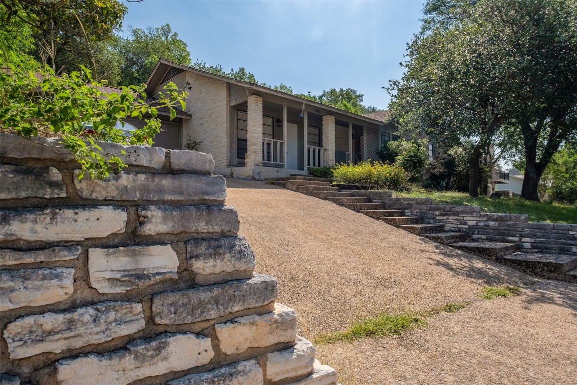 6811 Thorncliffe Drive B , Austin, TX, 78731 | 2270888 | Realty Texas LLC