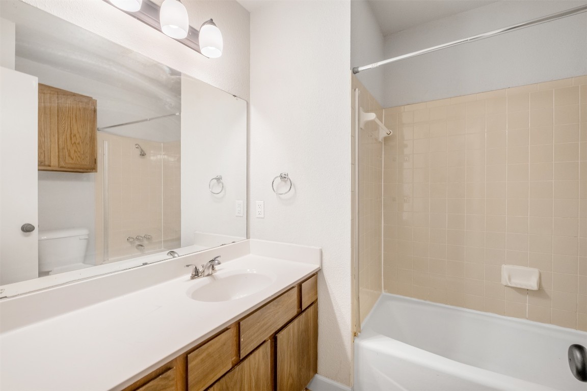 6811 Thorncliffe Drive B , Austin, TX, 78731 | 2270888 | Realty Texas LLC