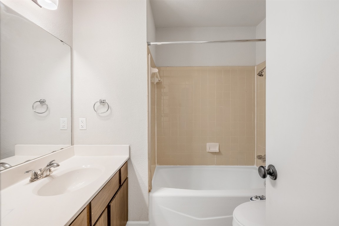 6811 Thorncliffe Drive B , Austin, TX, 78731 | 2270888 | Realty Texas LLC