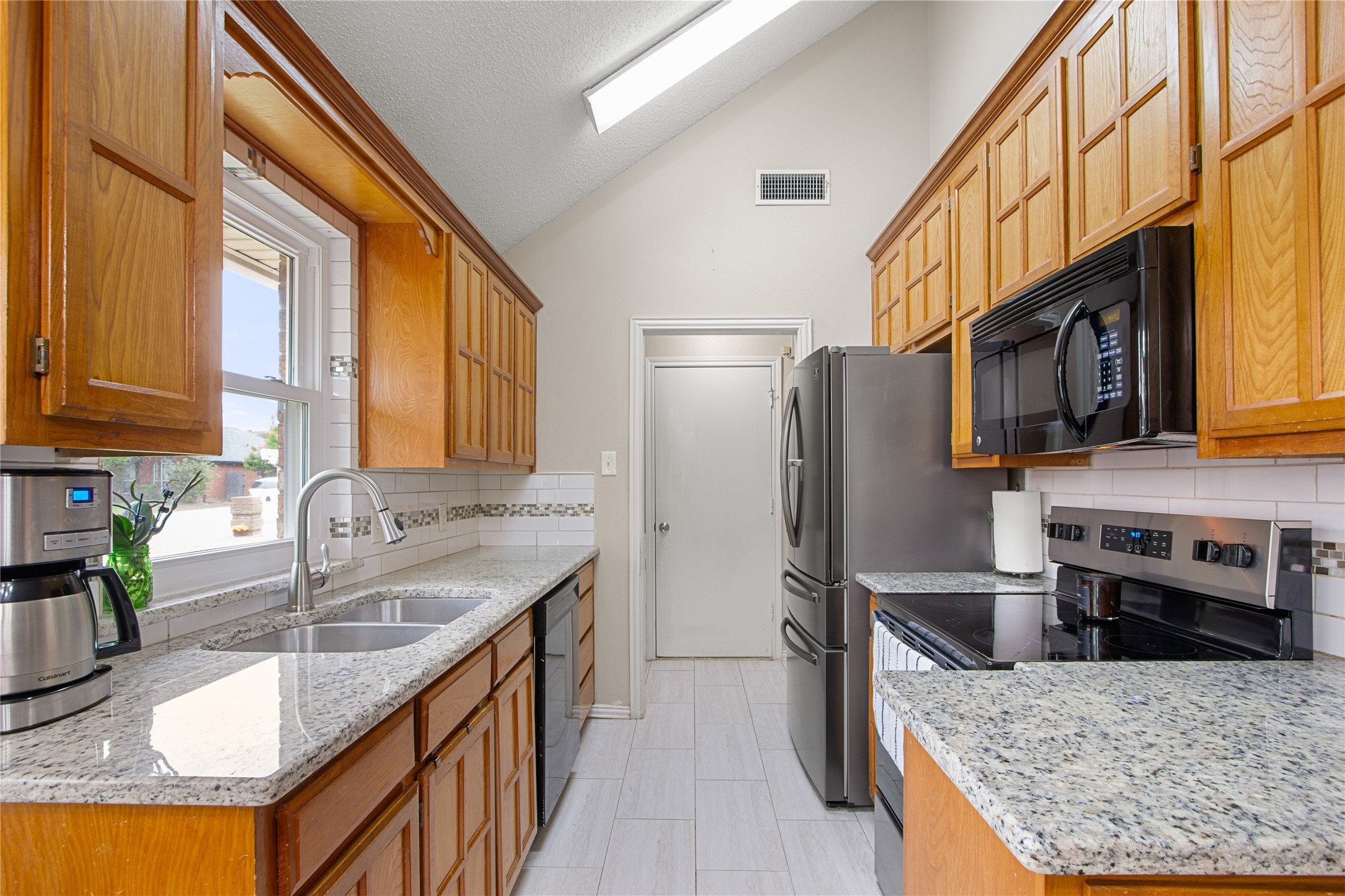 5703 Homestead Road , Arlington, TX, 76017 | 20915735 | Realty Texas LLC