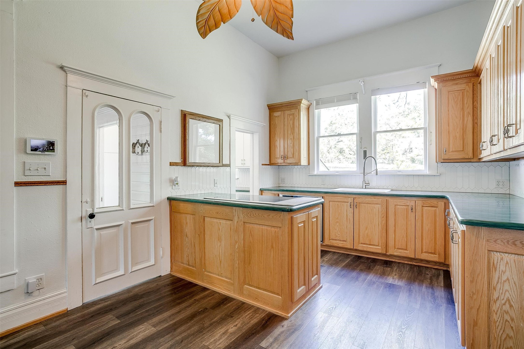 708 S Waco Street , Weatherford, TX, 76086 | 20913416 | Realty Texas LLC