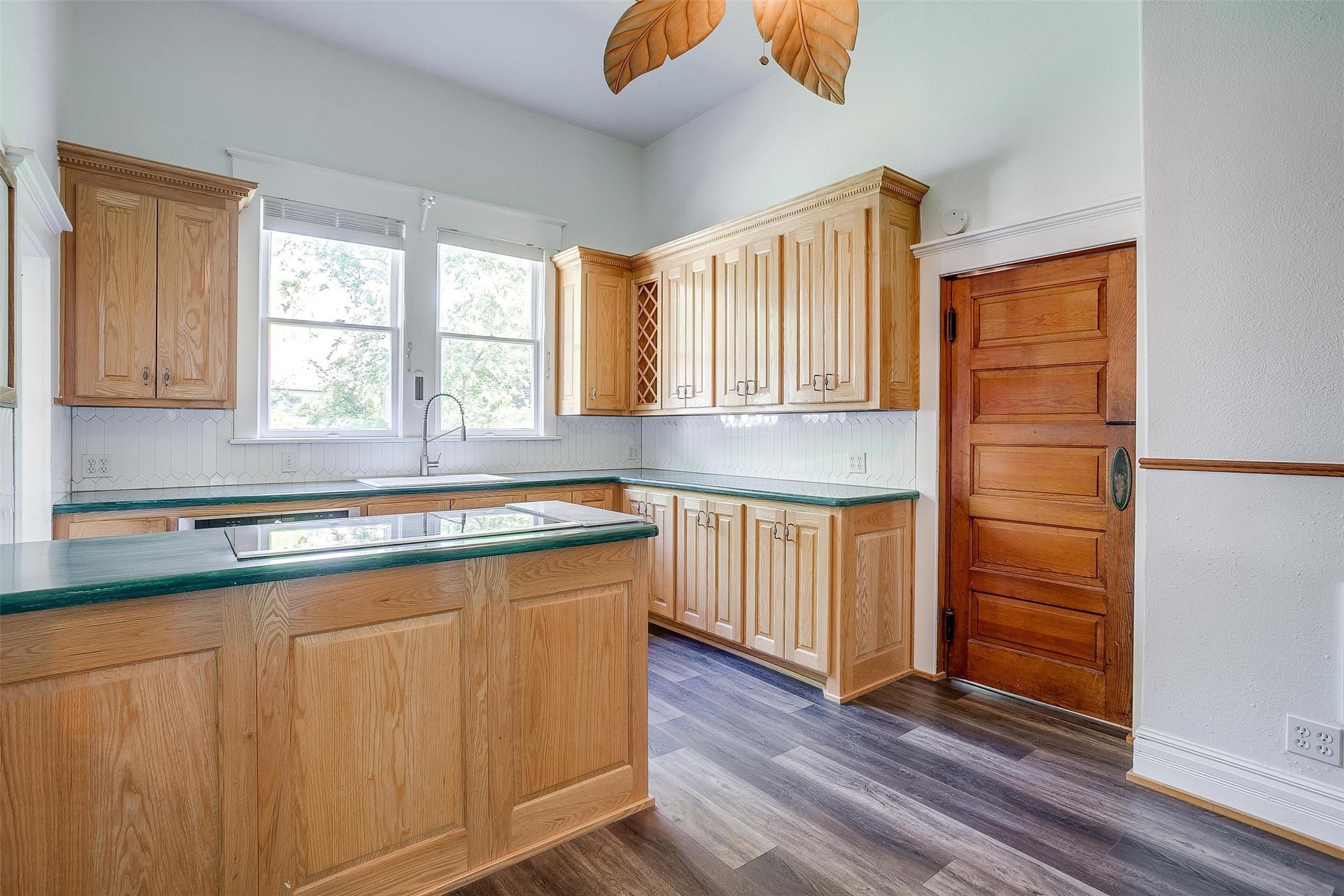 708 S Waco Street , Weatherford, TX, 76086 | 20913416 | Realty Texas LLC