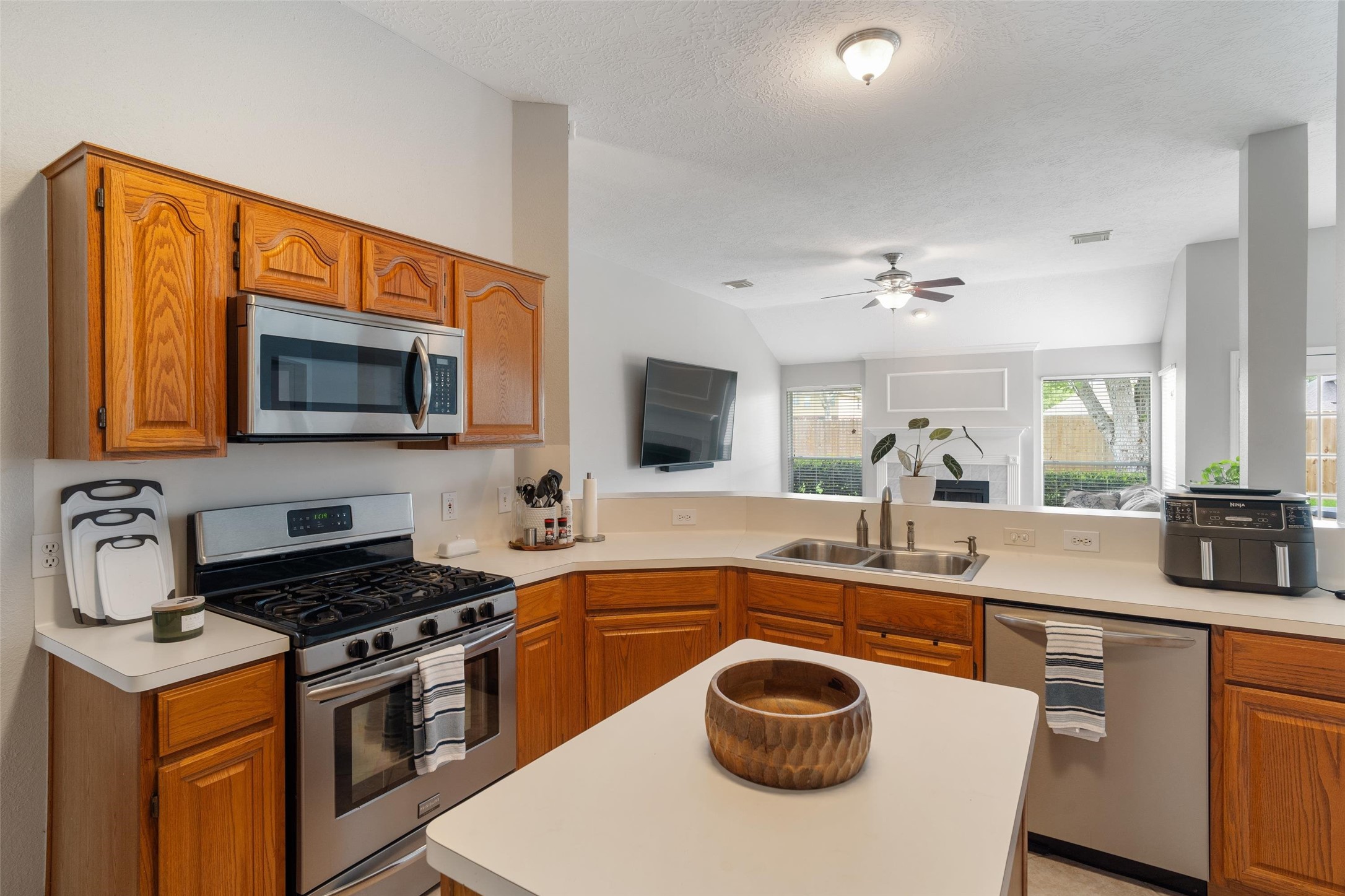 1202 Candlewood Drive , League City, TX, 77573 | 84464534 | Realty Texas LLC