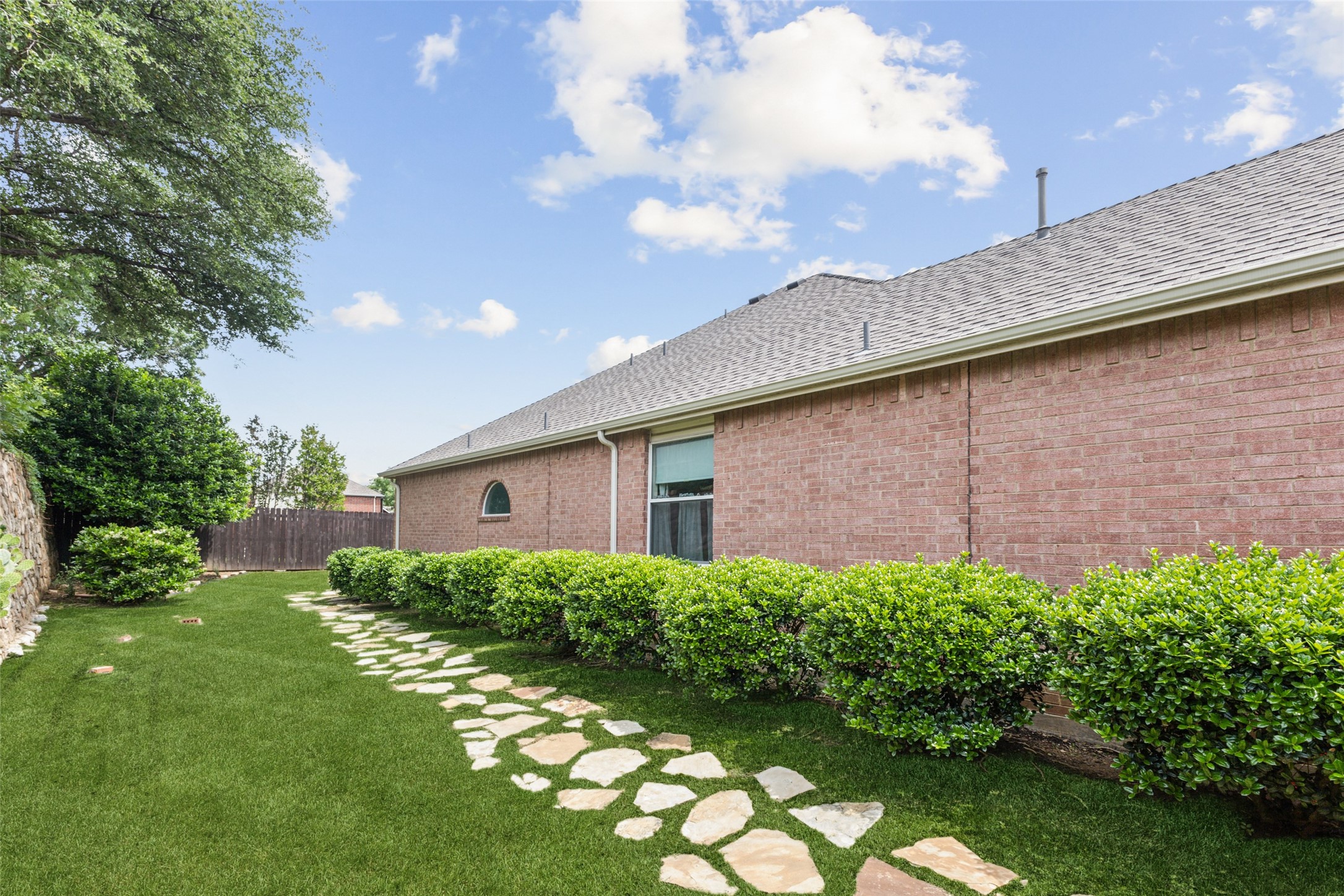 1709 Cliffrose Lane , Lewisville, TX, 75067 | 20911933 | Realty Texas LLC