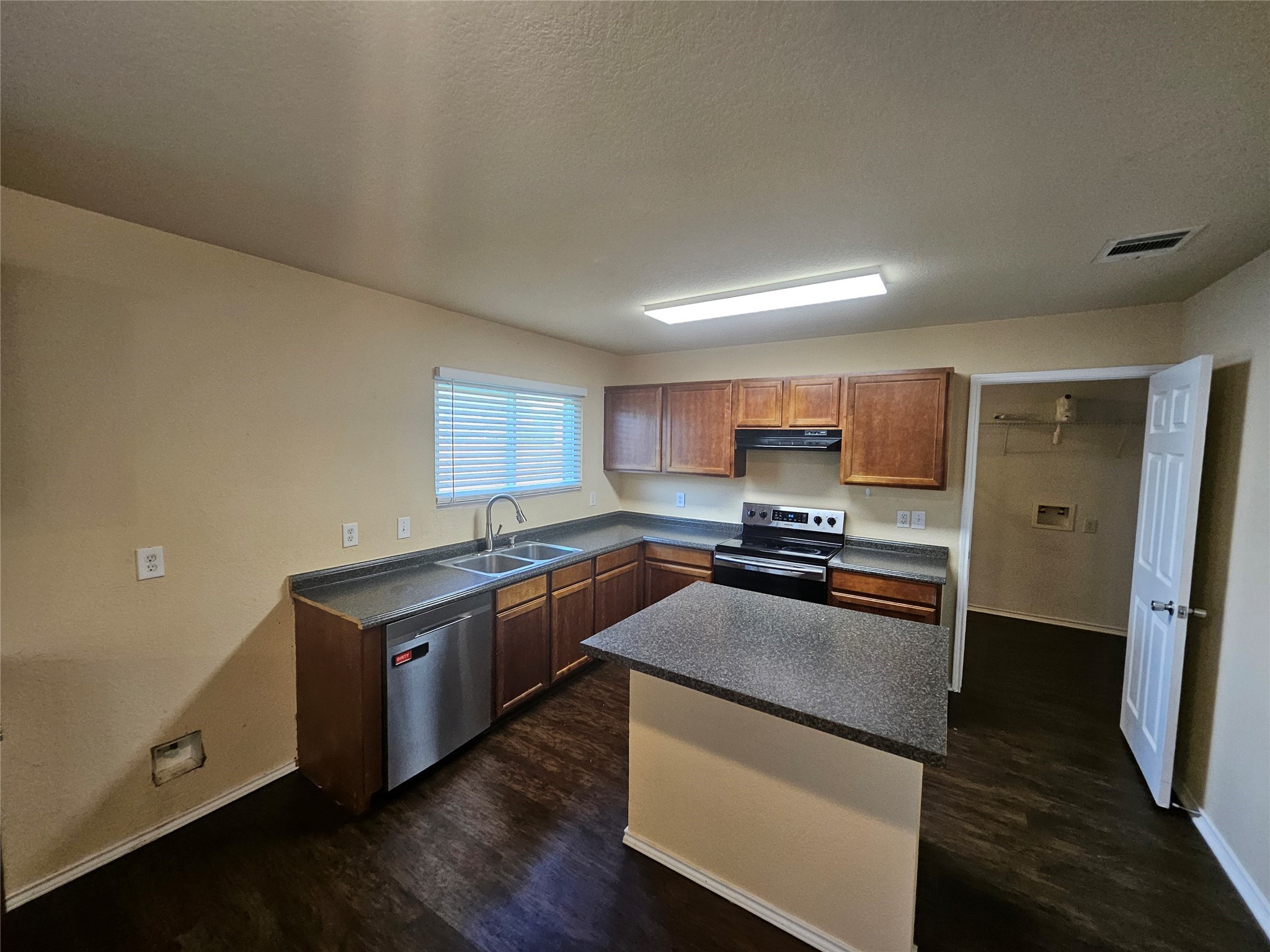 352 Dakota Ridge Drive , Fort Worth, TX, 76134 | 20918859 | Realty Texas LLC