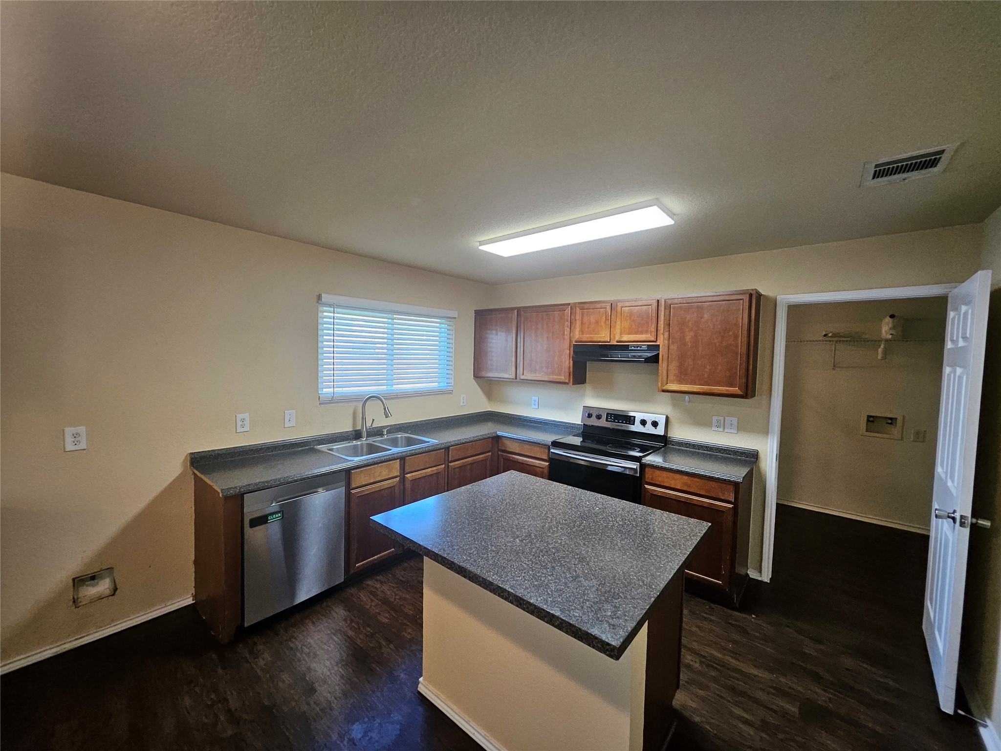 352 Dakota Ridge Drive , Fort Worth, TX, 76134 | 20918859 | Realty Texas LLC