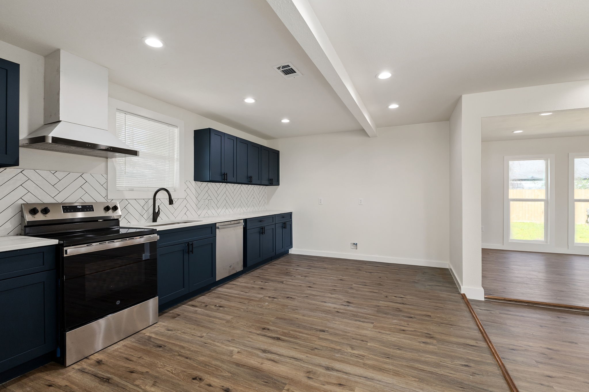 100 Harvey Avenue , Baytown, TX, 77520 | 78890452 | Realty Texas LLC