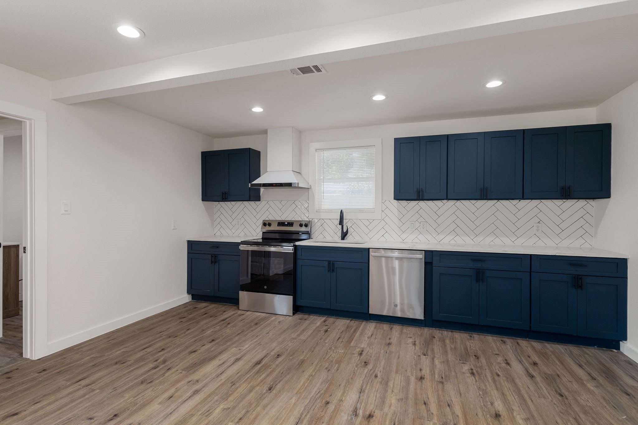 100 Harvey Avenue , Baytown, TX, 77520 | 78890452 | Realty Texas LLC