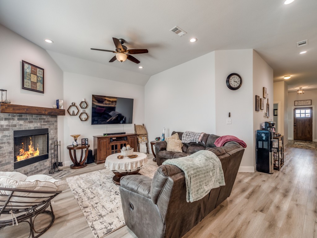 328 Bronco Drive , Pilot Point, TX, 76258 | 20918486 | Realty Texas LLC