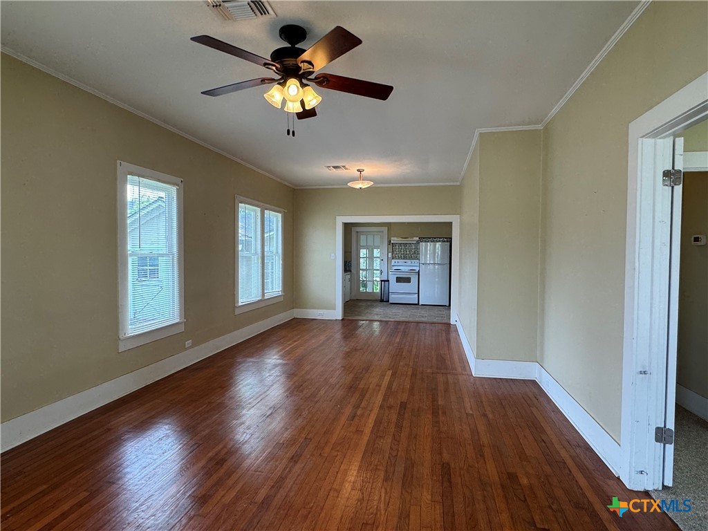 507 N Gonzales Street , Cuero, TX, 77954 | 577887 | Realty Texas LLC