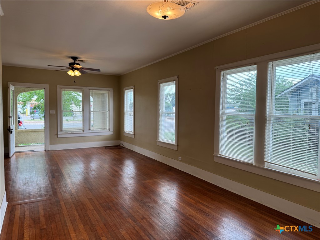 507 N Gonzales Street , Cuero, TX, 77954 | 577887 | Realty Texas LLC