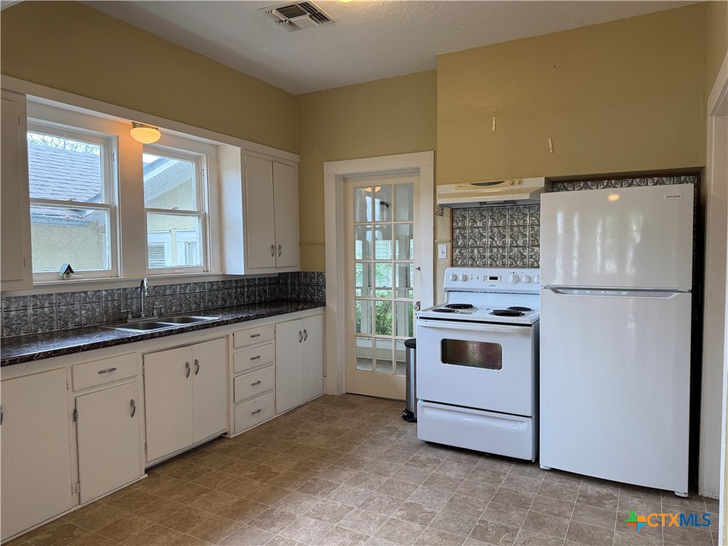 507 N Gonzales Street , Cuero, TX, 77954 | 577887 | Realty Texas LLC