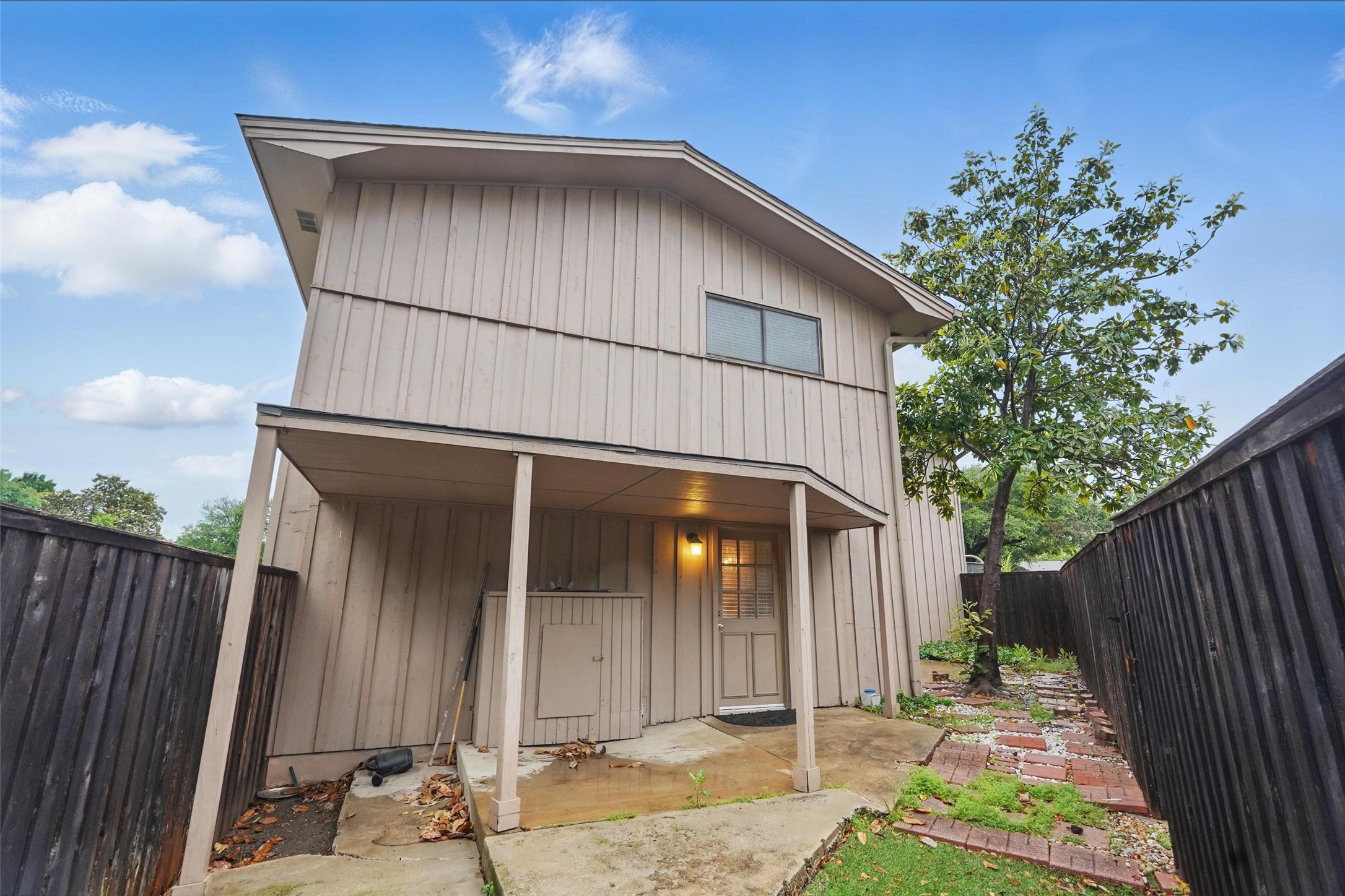 7515 Highmont Street A , Dallas, TX, 75230 | 20919913 | Realty Texas LLC