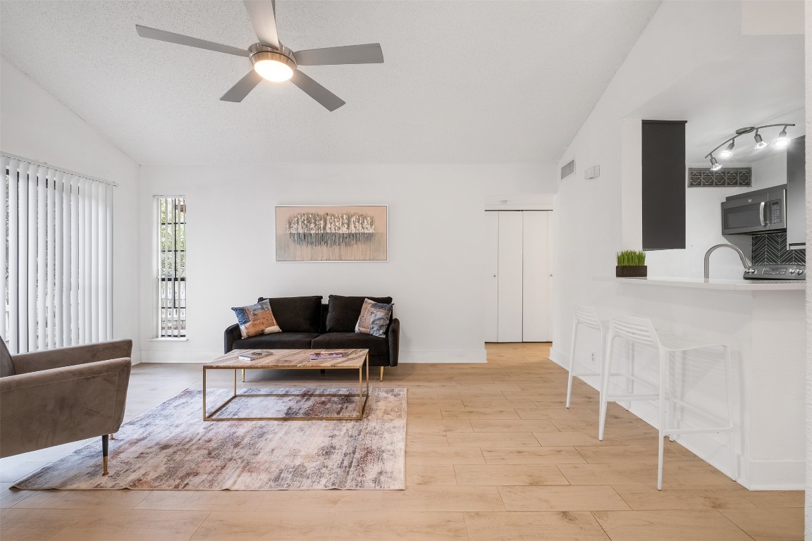 1601 Faro Drive 2003 , Austin, TX, 78741 | 6946909 | Realty Texas LLC