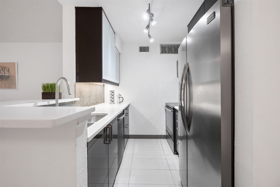 1601 Faro Drive 2003 , Austin, TX, 78741 | 6946909 | Realty Texas LLC