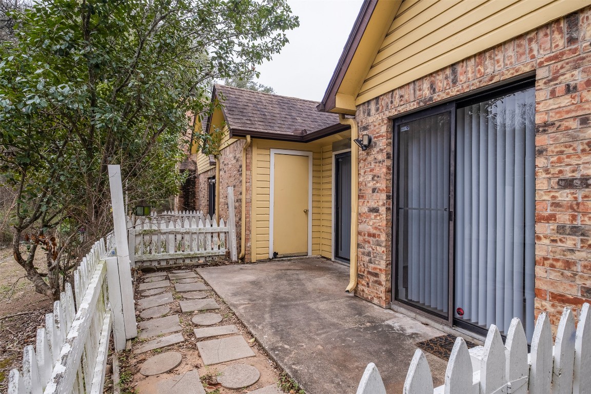 1601 Faro Drive 2003 , Austin, TX, 78741 | 6946909 | Realty Texas LLC