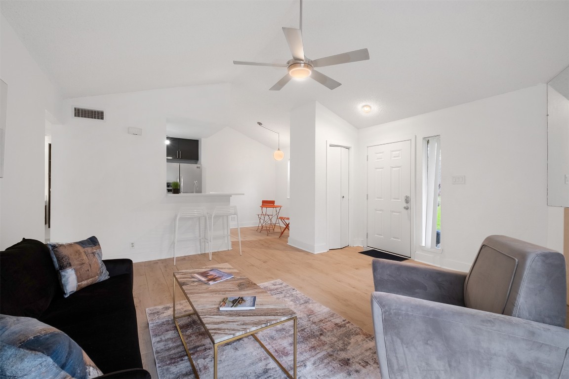 1601 Faro Drive 2003 , Austin, TX, 78741 | 6946909 | Realty Texas LLC