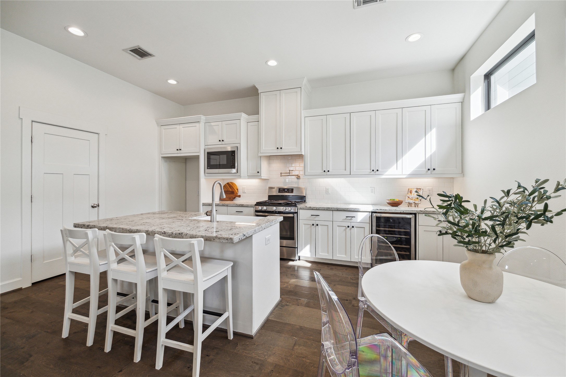5903 Petty Street F , Houston, TX, 77007 | 49512366 | Realty Texas LLC
