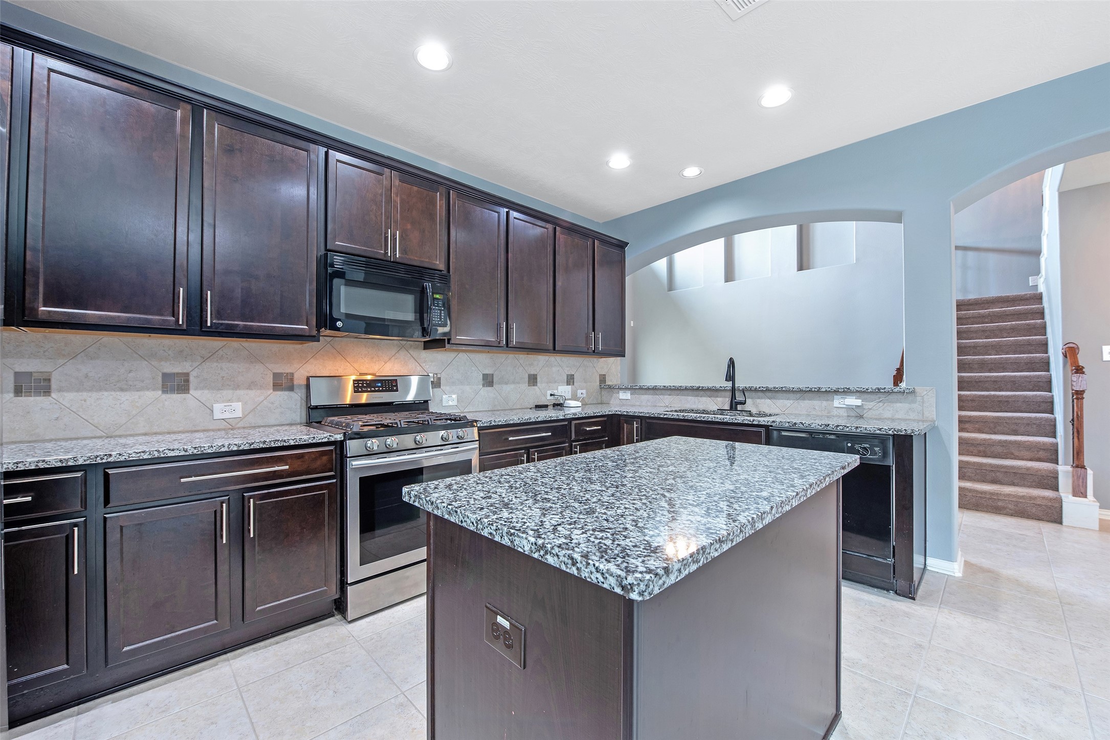 253 Westwood Drive , League City, TX, 77573 | 50709972 | Realty Texas LLC