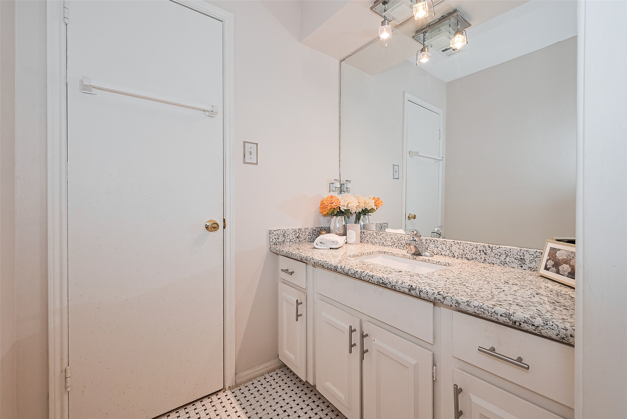 772 Thicket Lane , Houston, TX, 77079 | 94220673 | Realty Texas LLC