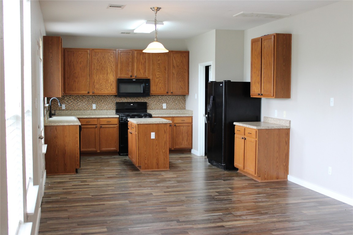 18354 Basket Flower Bend , Elgin, TX, 78621 | 8675627 | Realty Texas LLC