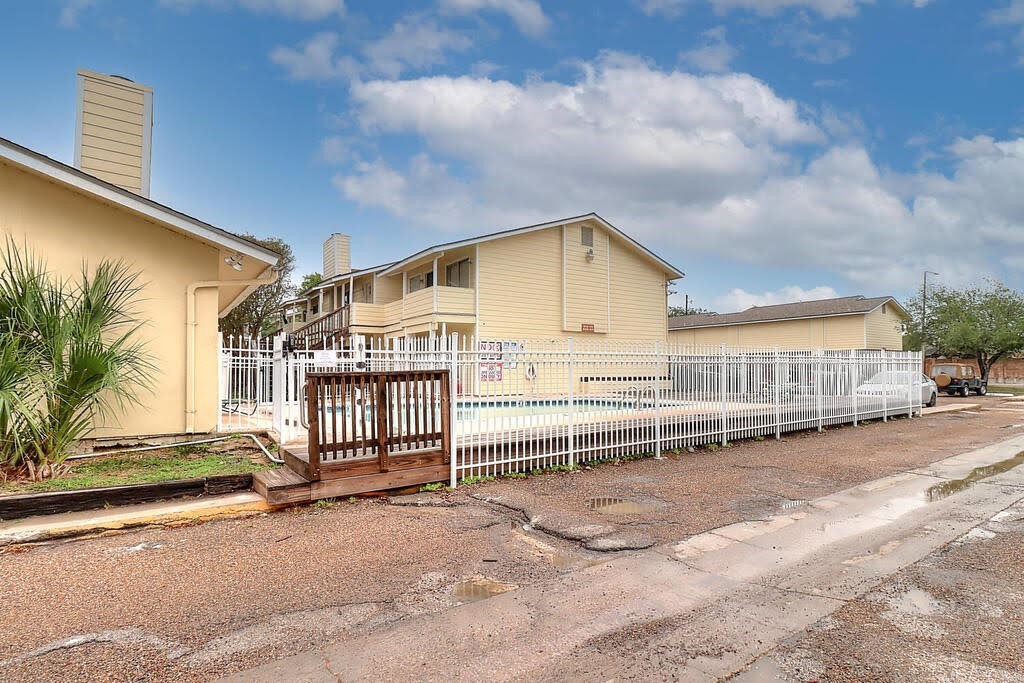1011 Ennis Joslin 234 , Corpus Christi, TX, 78412 | 458451 | Realty Texas LLC