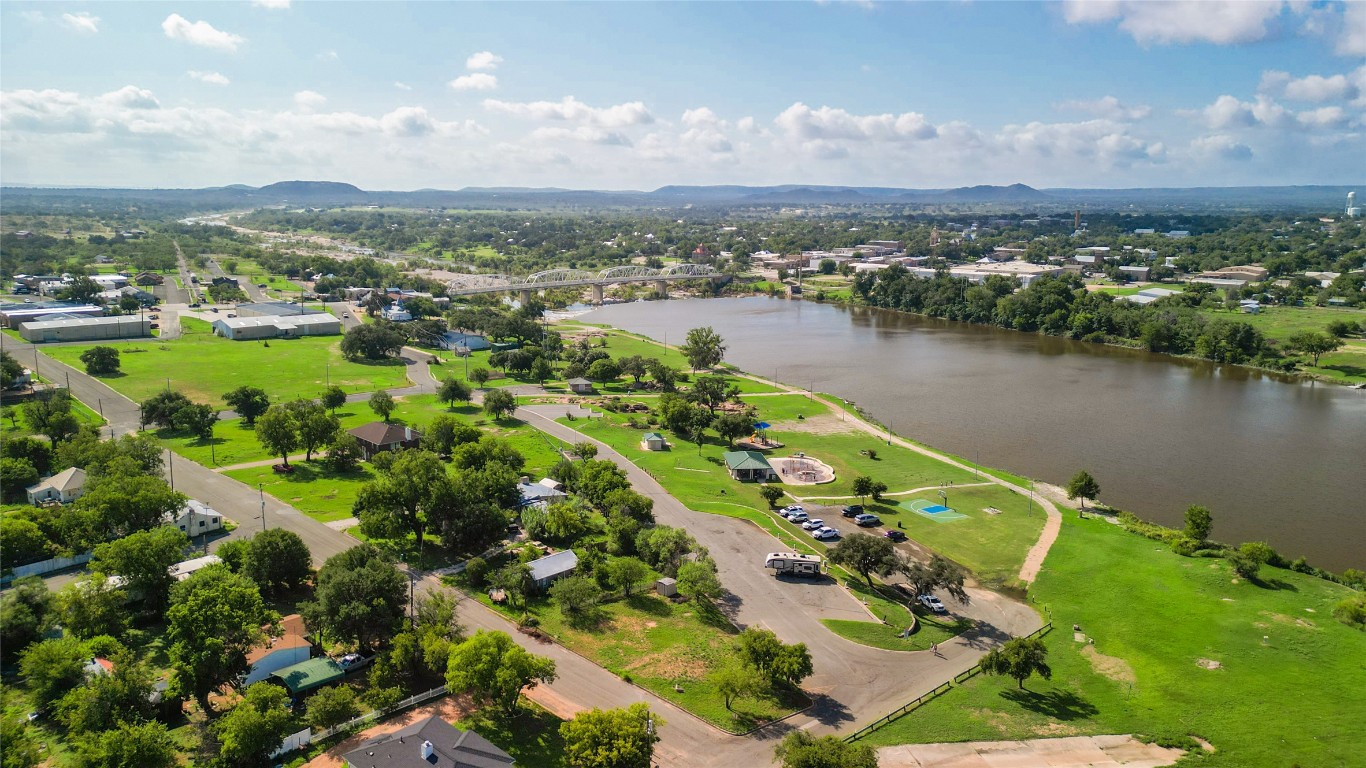 408 W Tarrant Street , Llano, TX, 78643 | 9867036 | Realty Texas LLC