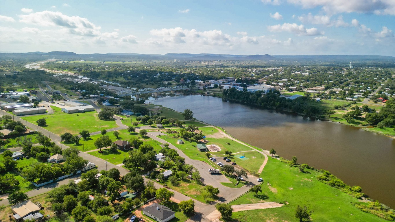 408 W Tarrant Street , Llano, TX, 78643 | 9867036 | Realty Texas LLC