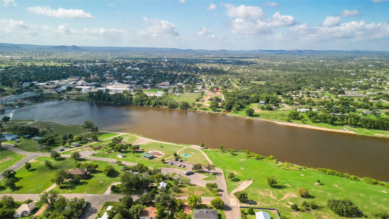 408 W Tarrant Street , Llano, TX, 78643 | 9867036 | Realty Texas LLC