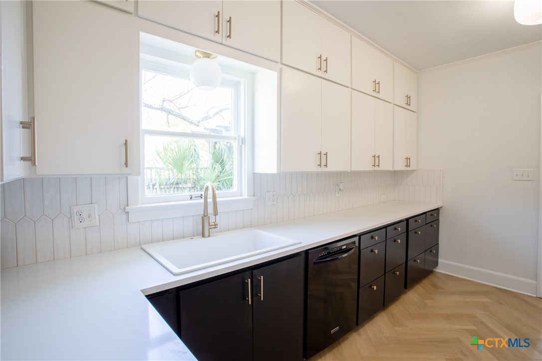 1403 N Glass Street , Victoria, TX, 77901 | 578476 | Realty Texas LLC