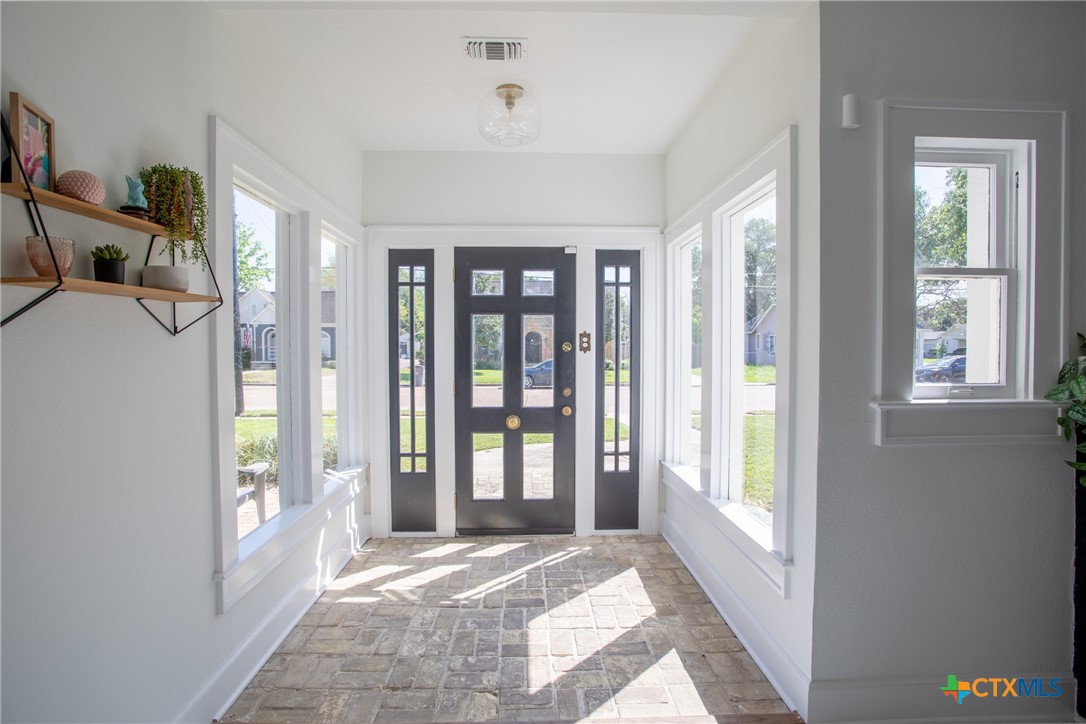 1403 N Glass Street , Victoria, TX, 77901 | 578476 | Realty Texas LLC
