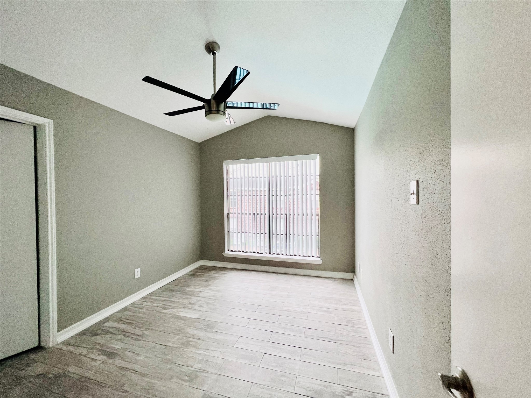 2121 El Paseo Street 2204 , Houston, TX, 77054 | 38239987 | Realty Texas LLC