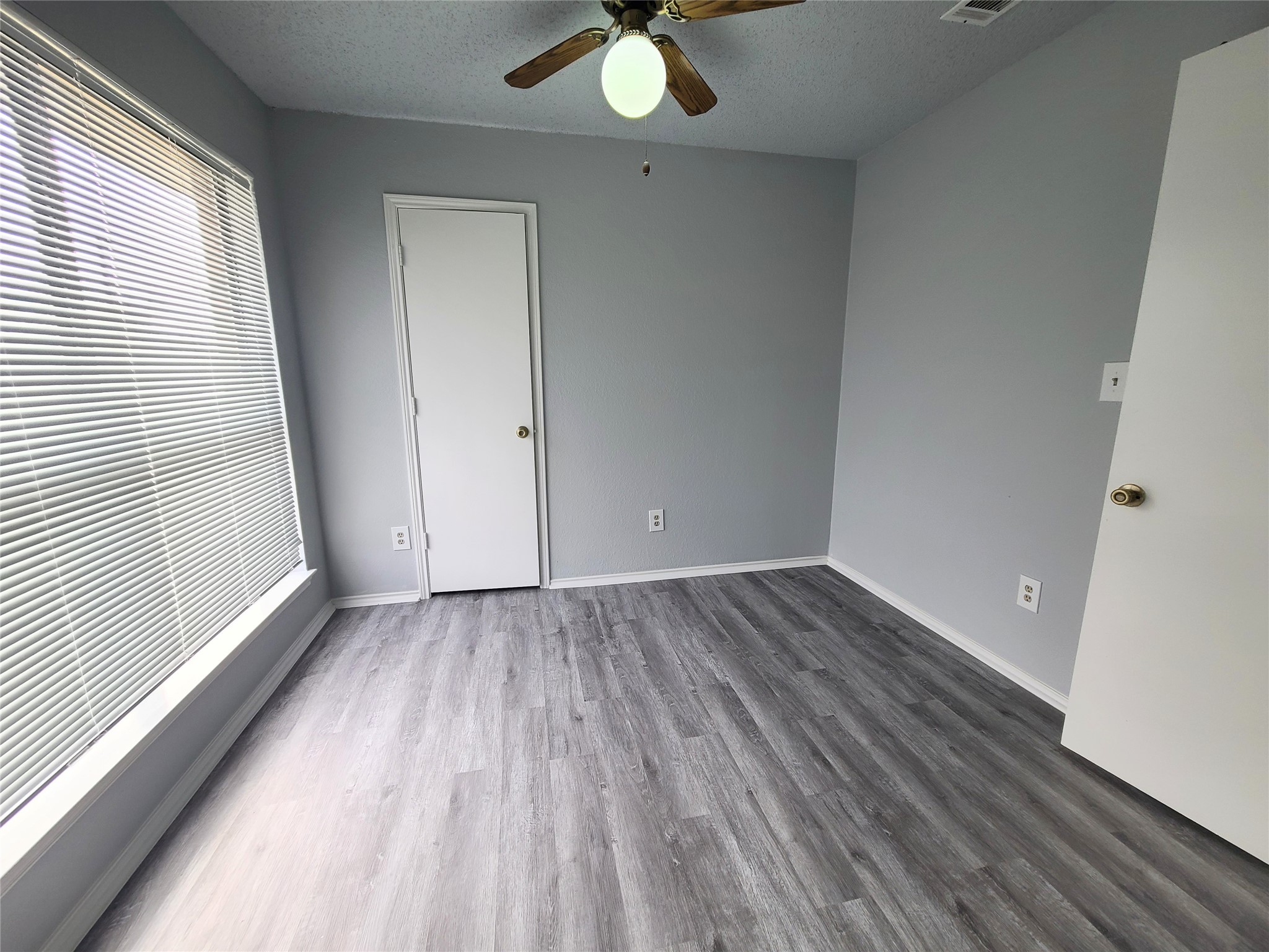 302 W Warrior Trail , Grand Prairie, TX, 75052 | 20924575 | Realty Texas LLC