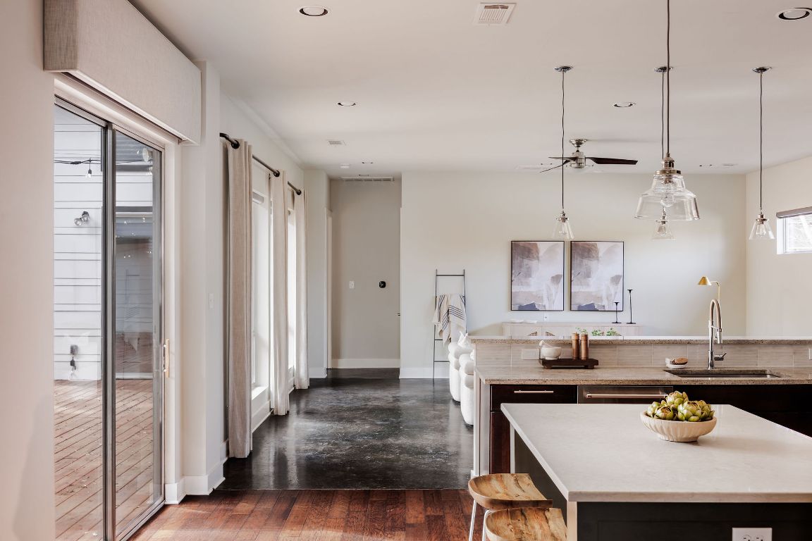 1203 W Oltorf Street , Austin, TX, 78704 | 1100678 | Realty Texas LLC