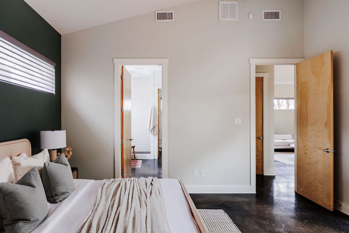 1203 W Oltorf Street , Austin, TX, 78704 | 1100678 | Realty Texas LLC