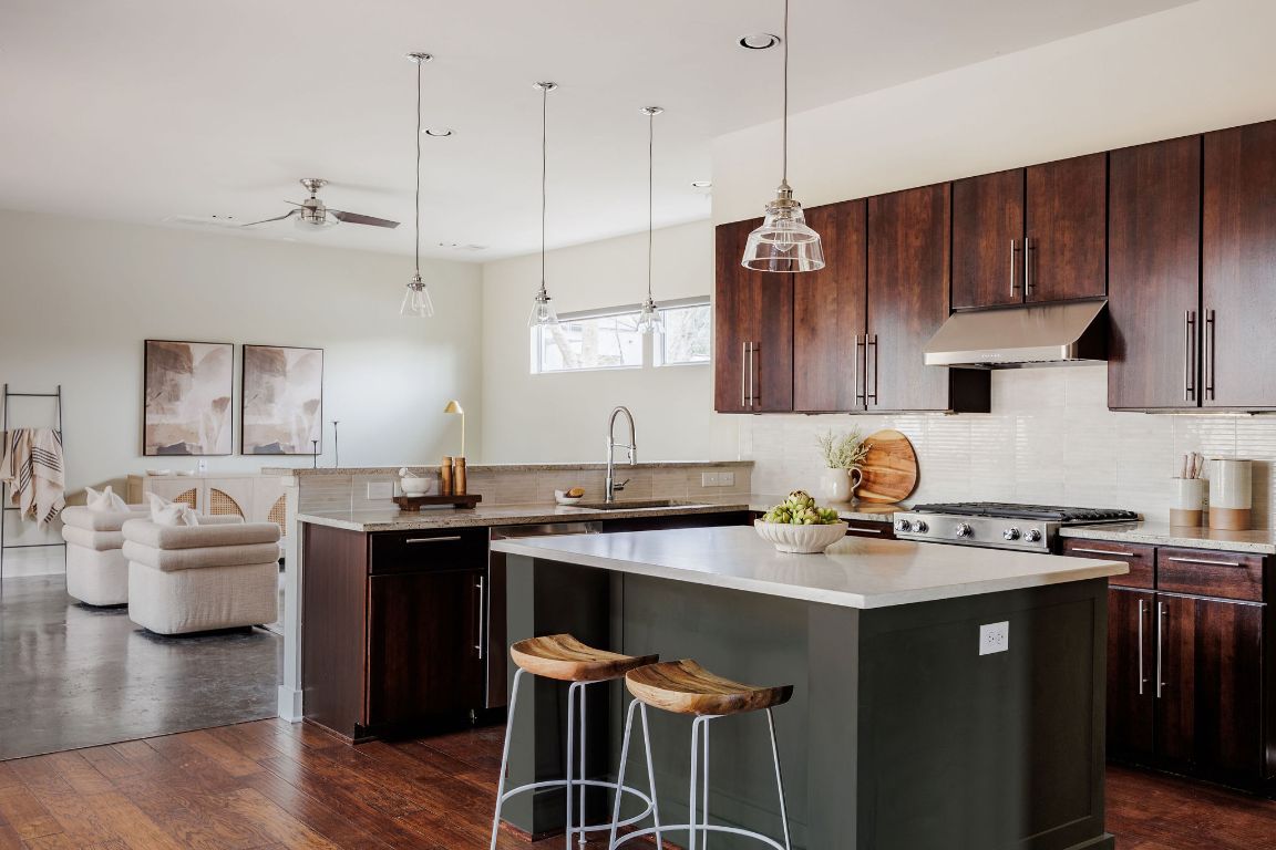 1203 W Oltorf Street , Austin, TX, 78704 | 1100678 | Realty Texas LLC