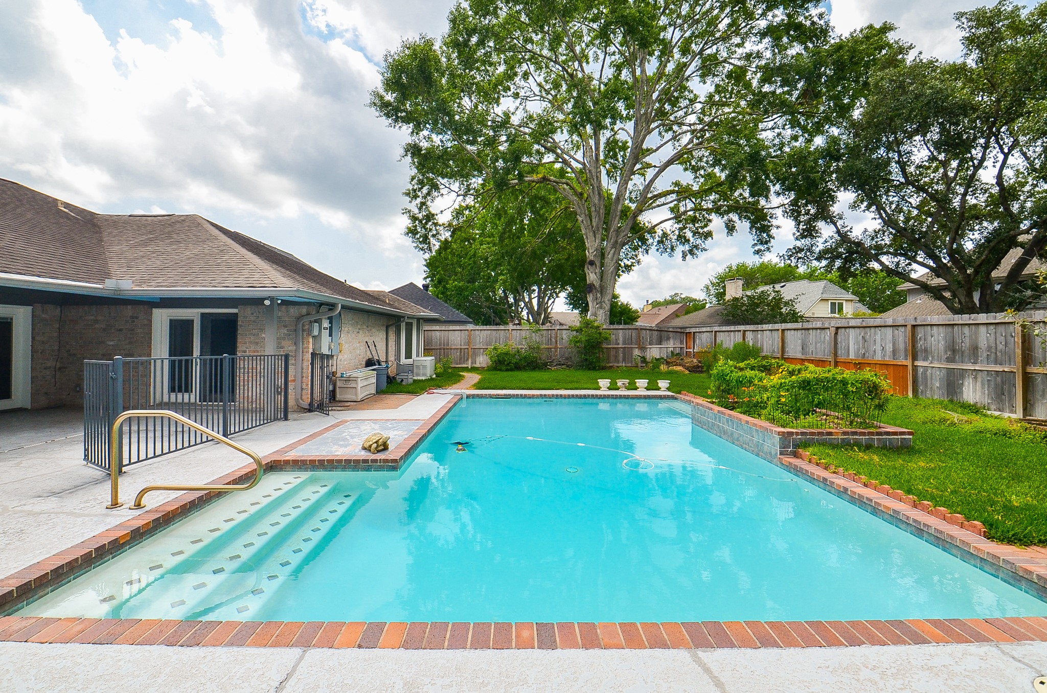827 Millpond Drive , Sugar Land, TX, 77498 | 58497740 | Realty Texas LLC