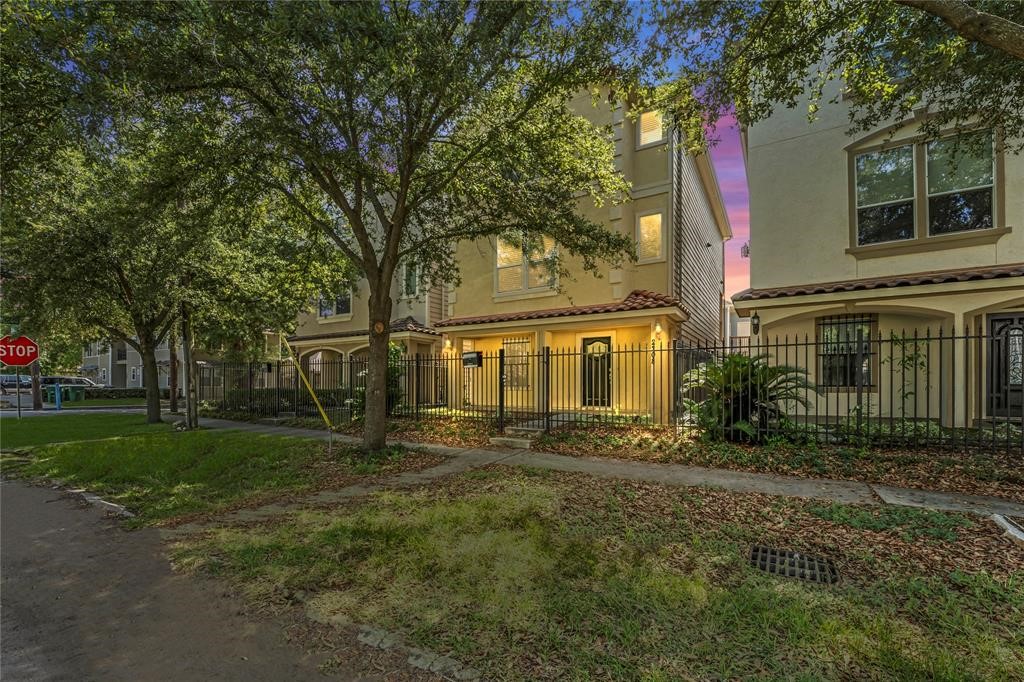 2208 Colorado Street , Houston, TX, 77007 | 94965843 | Realty Texas LLC