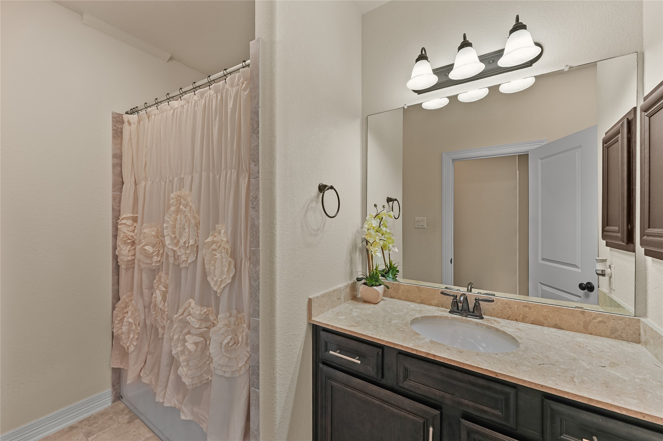 26 W Oaks Drive , Houston, TX, 77058 | 21489512 | Realty Texas LLC