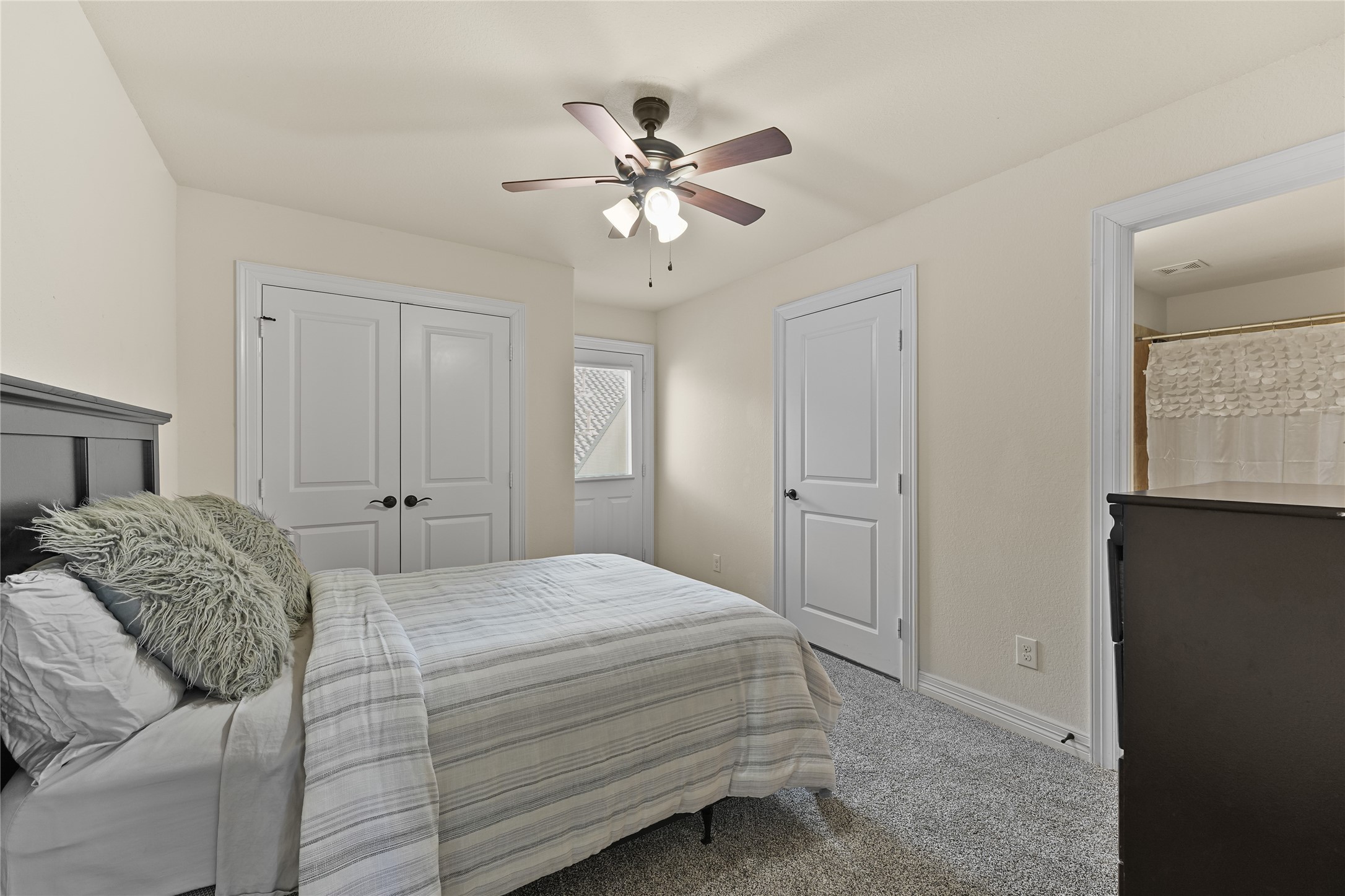 26 W Oaks Drive , Houston, TX, 77058 | 21489512 | Realty Texas LLC