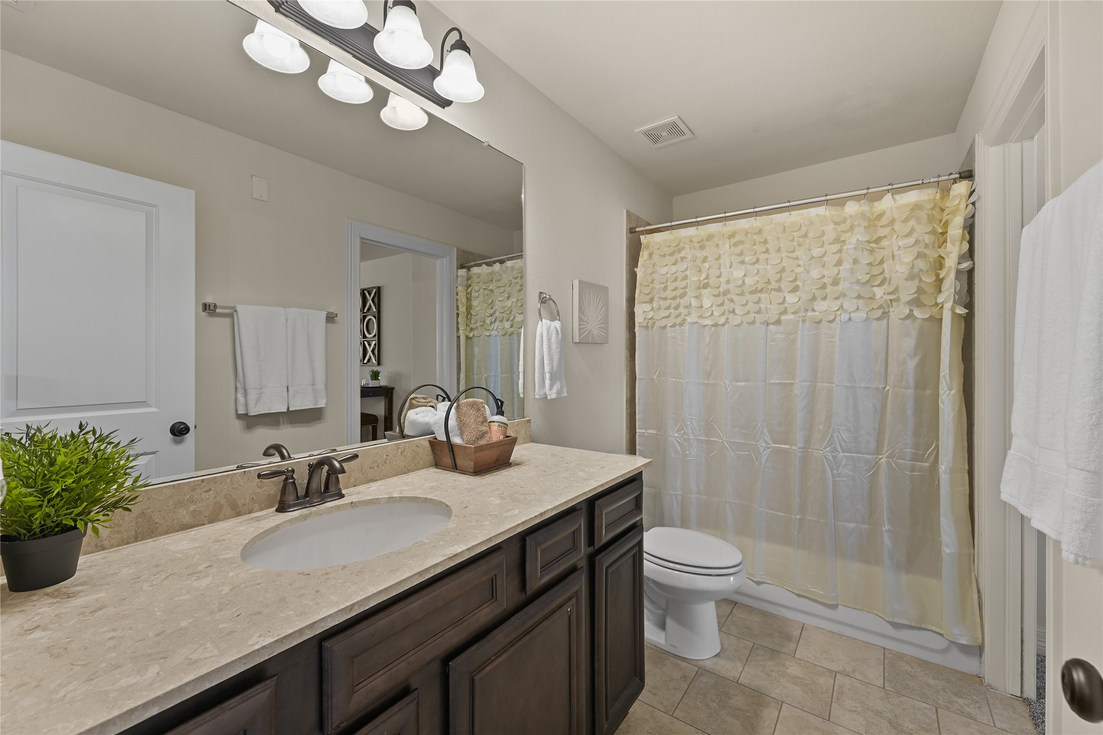 26 W Oaks Drive , Houston, TX, 77058 | 21489512 | Realty Texas LLC