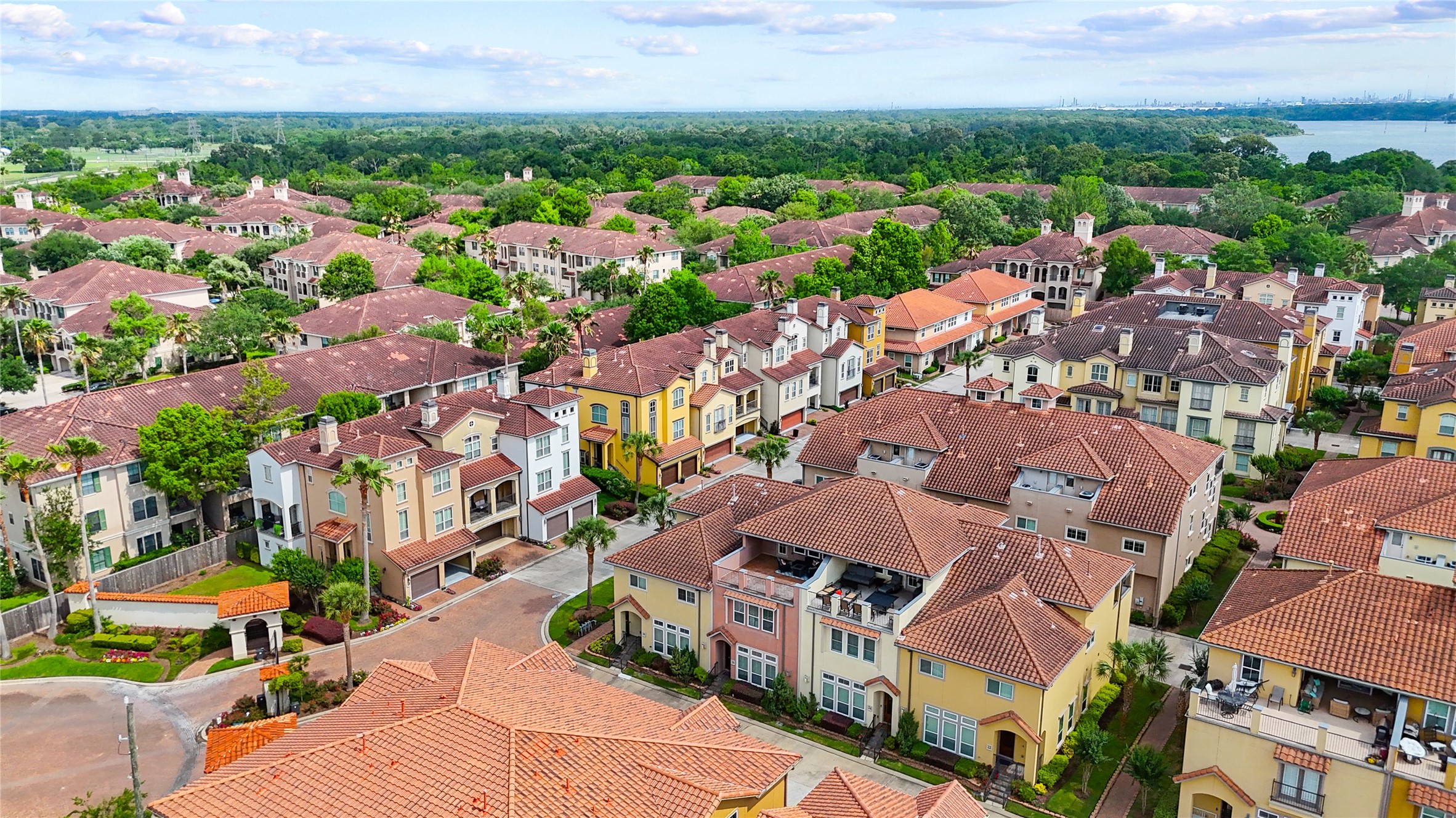 26 W Oaks Drive , Houston, TX, 77058 | 21489512 | Realty Texas LLC