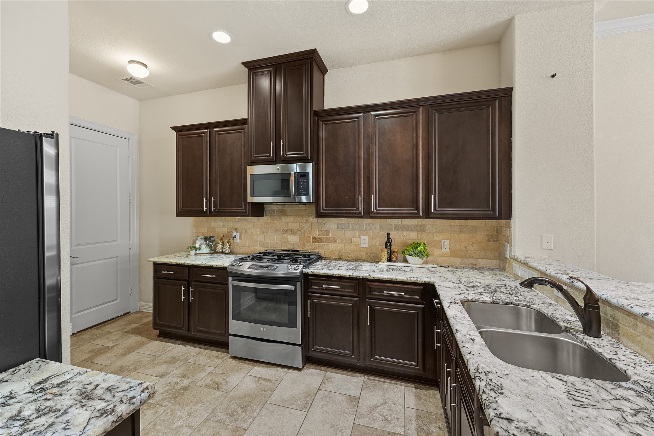 26 W Oaks Drive , Houston, TX, 77058 | 21489512 | Realty Texas LLC